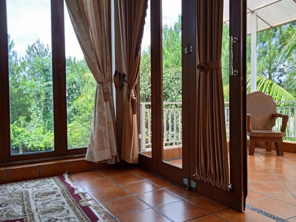 Villa Gathering Yuni Syahla Citaringgul Exterior foto