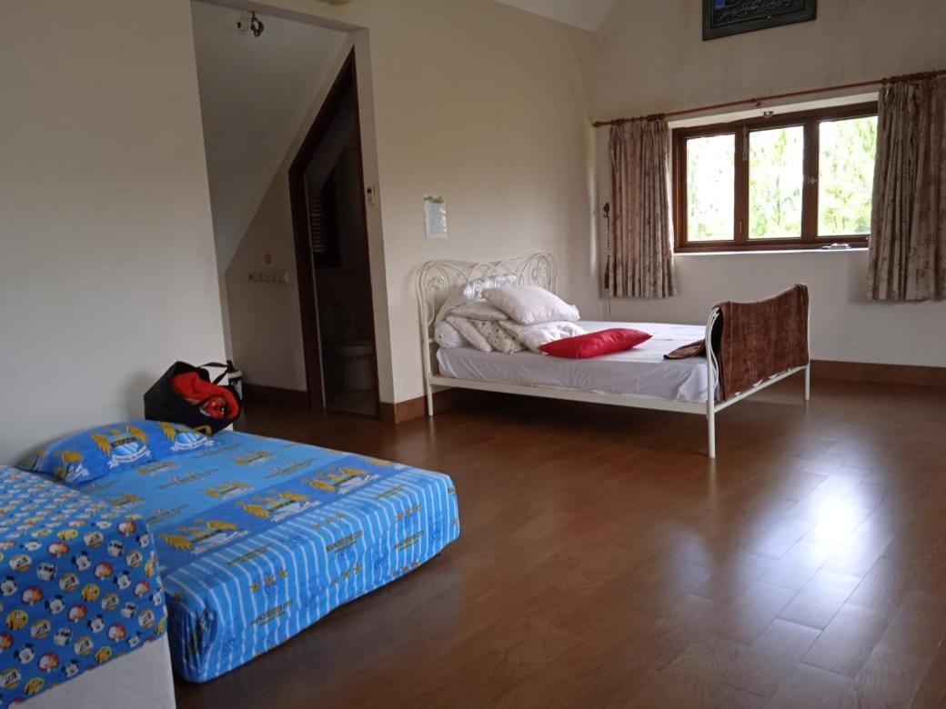 Villa Gathering Yuni Syahla Citaringgul Exterior foto