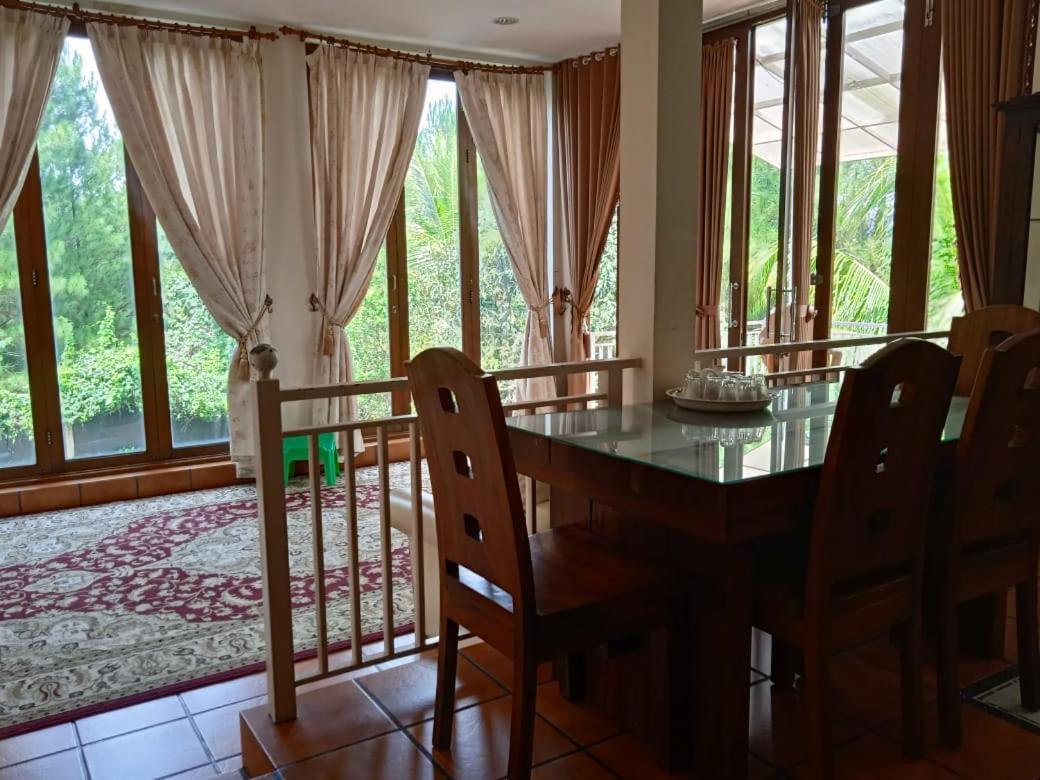 Villa Gathering Yuni Syahla Citaringgul Exterior foto